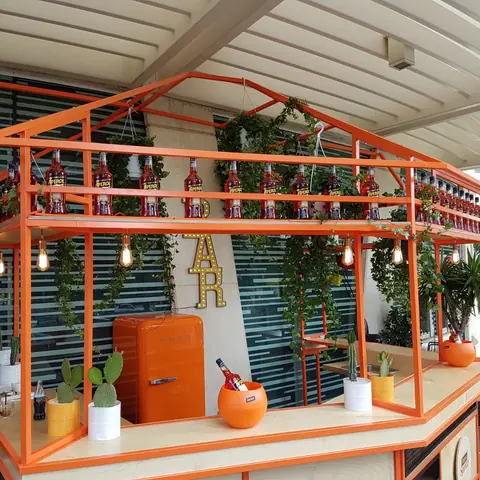 בר חיצוני עבור Aperol