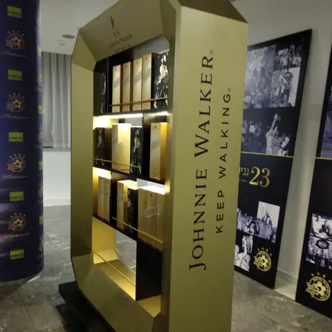 תצוגת בר עבור Johnnie Walker